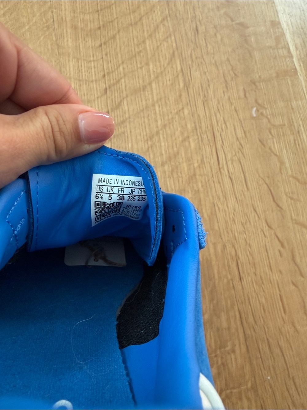 Womens adidas Sambae Athletic Shoe - Royal / White / Gum NWT - Picture 2 of 4